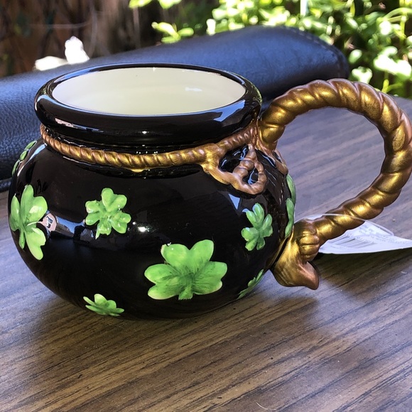 Other - NWT Black Pot with Gold handle and trim
